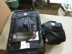 lot 41 image: Minnesota Vikings Venture Seat and Lunch Tote