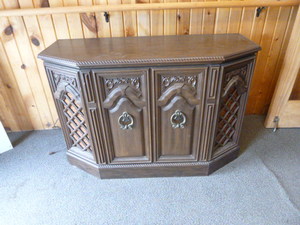 lot 43 image: Sears Stereo FM-AM Console Music System