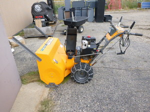 lot 1 image: Yard King by MTD Snowblower