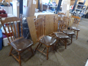 lot 44 image: Dinette Set