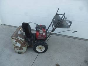 lot 6 image: White Snow Blower
