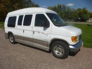 lot 2 image: 2004 Ford Explorer Conversion Van