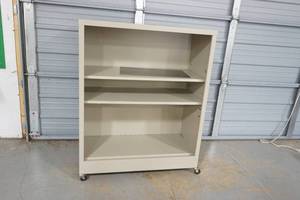 Rolling cabinet