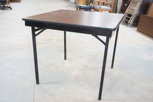 Folding table