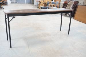 Folding table