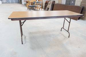 Folding table