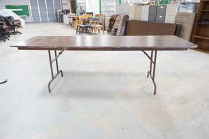 Folding table