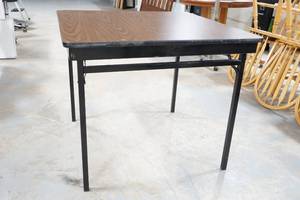 Folding table
