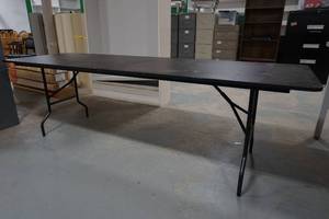Folding table