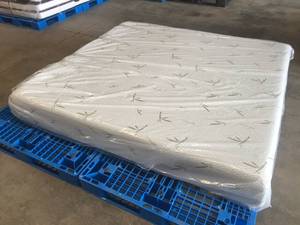 lot 5 image: Brand New tulo 10 Memory Foam Bamboo King Mattress