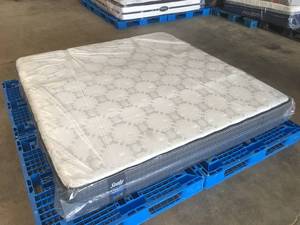 lot 3 image: Brand New Sealy Response Performance King Mattress