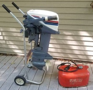 lot 3 image: Classic 1977 Evinrude 15 HP Outdboard Motor 15704M
