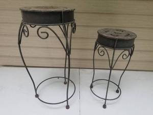 lot 52 image: Cute Buzzing Bees Plant Stands