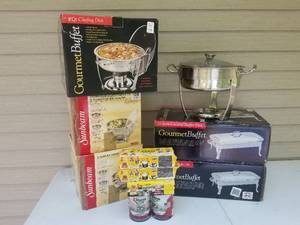 lot 94 image: Collection of Party Food Service Accessories
