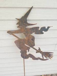 lot 56 image: Festive Halloween Witch Garden Decor