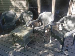lot 32 image: Comfortable Outdoor Wicker Seating Set