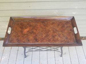 lot 31 image: Stylish Tray Top Console Table