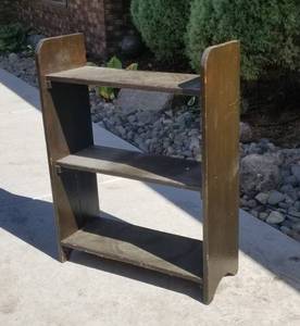 lot 107 image: Primitive Schoolhouse Book Shelf