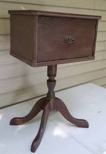 lot 139 image: Vintage Humidor Side Table