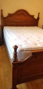 lot 16 image: Hooker Carved Bed with Select Comfort Mattress