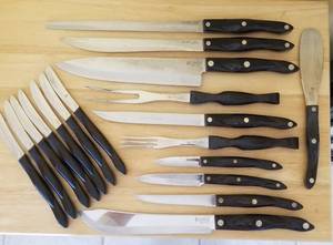 lot 43 image: 19 Piece Cutco Knife Set with Block