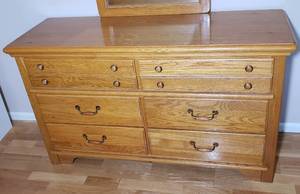 lot 66 image: Contemporary Oak Mirrored Vanity Dresser
