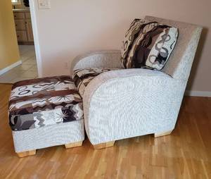 lot 13 image: Ashley Furniture Oversized Bohemian Armchair