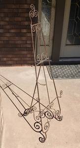 lot 109 image: Stylish Steel Easel
