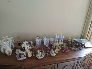 Collection of Dcor, Figurines, and Dishware