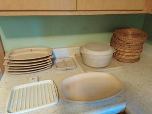 Huge collection of Microwavable Kitchenware and Paper Plate Baskets.