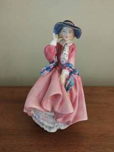 Royal Doulton Top o the Hill Figurine