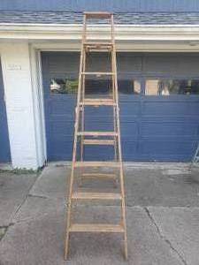 8  Wood Ladder