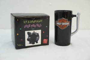 Mug and piggy bank