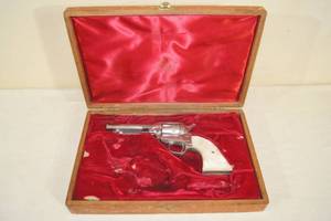lot 3 image: Colt Single Action Frontier Scout .22 LR Revolver - 4.75 Barrel