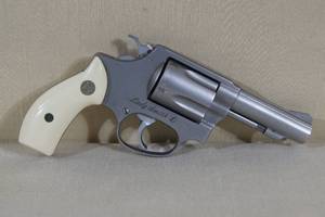 lot 9 image: Smith & Wesson Lady Smith .38 S&W Special Dual Action Revolver - 3 Barrel