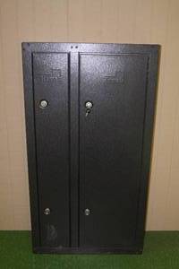 lot 50 image: Homak Metal Gun Cabinet