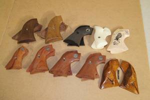 lot 62 image: Assorted Revolver Grips - Ruger, Carved, Scrimshaw