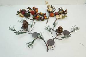 lot 116 image: Candle holders and dcor