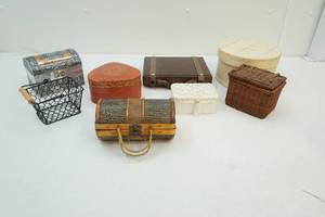 lot 117 image: Keepsake boxes