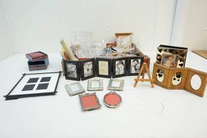 lot 120 image: Picture frames