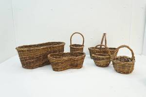 lot 130 image: Baskets and planters