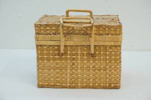lot 142 image: Wicker basket