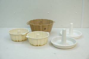 lot 145 image: Bundt pans and accessories