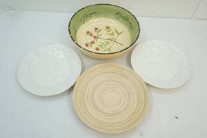 lot 159 image: Serving platters and bowl
