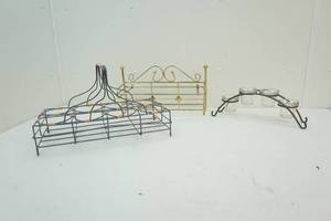 lot 163 image: Caddy, candle holder and shelf