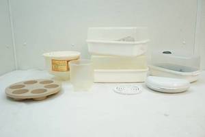 lot 173 image: Microwave cooking accessories