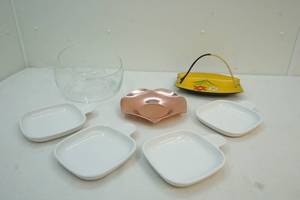 lot 174 image: Bowl, dish, tray and plates
