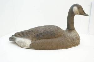 lot 194 image: Decoy shells