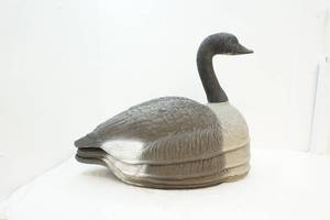 lot 196 image: Decoy shells