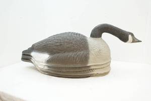 lot 197 image: Decoy shells
